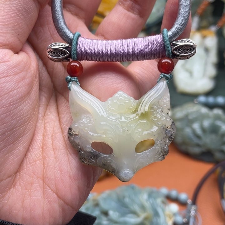 蛇纹石玉吊坠合金