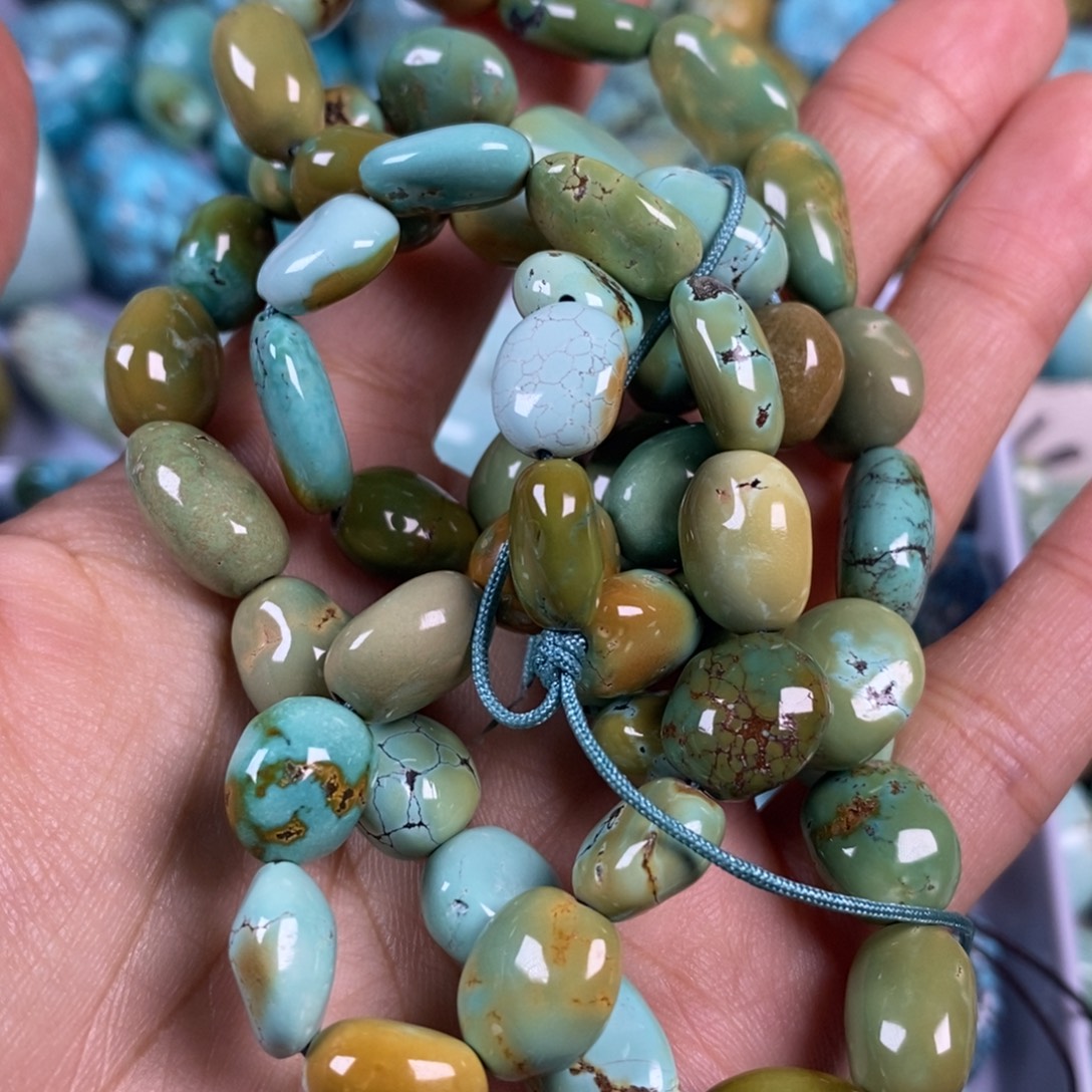 蔚***期绿松石未镶嵌颈饰