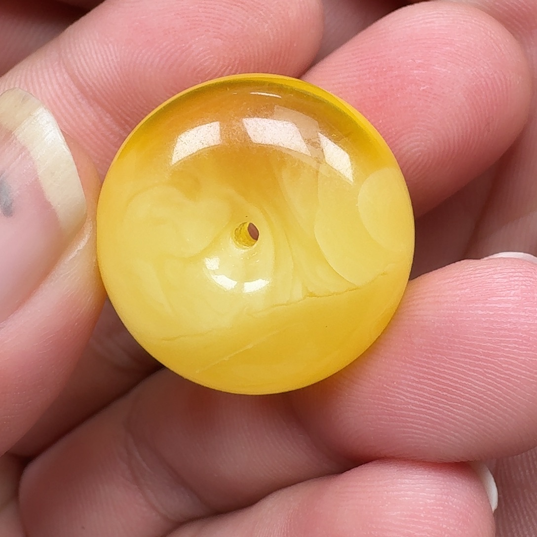 琥珀未镶嵌裸石如图