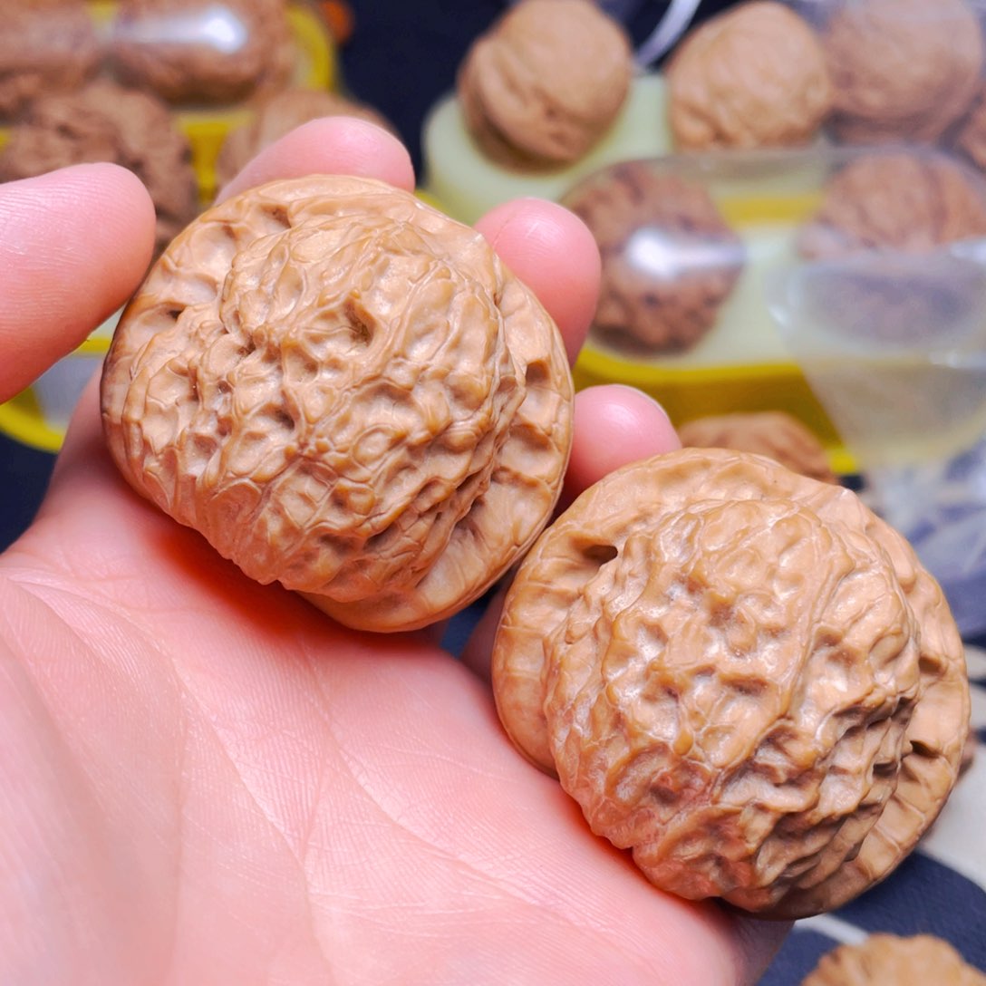 文玩核桃吊坠敦煌一对