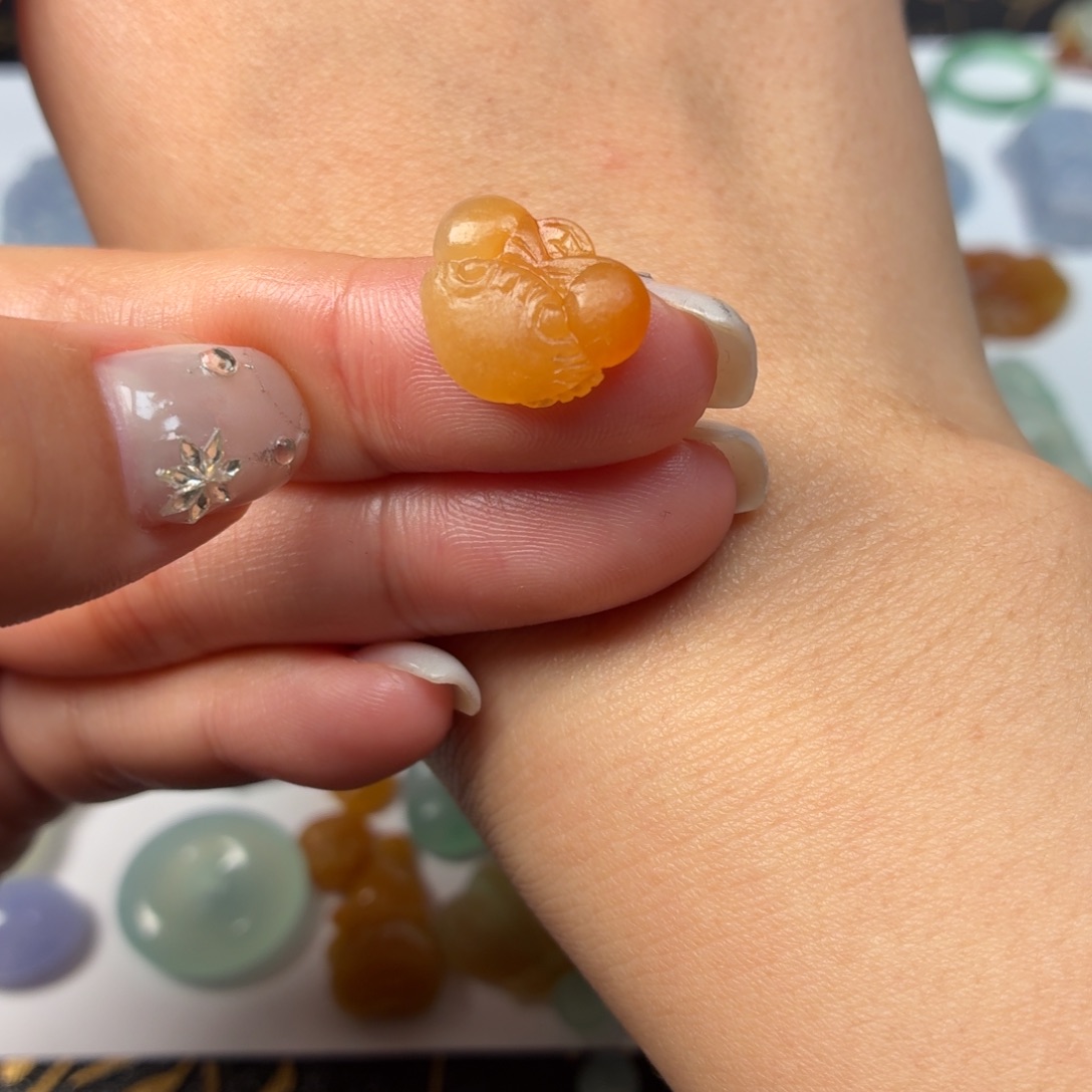 定制翡翠未镶嵌螃蟹