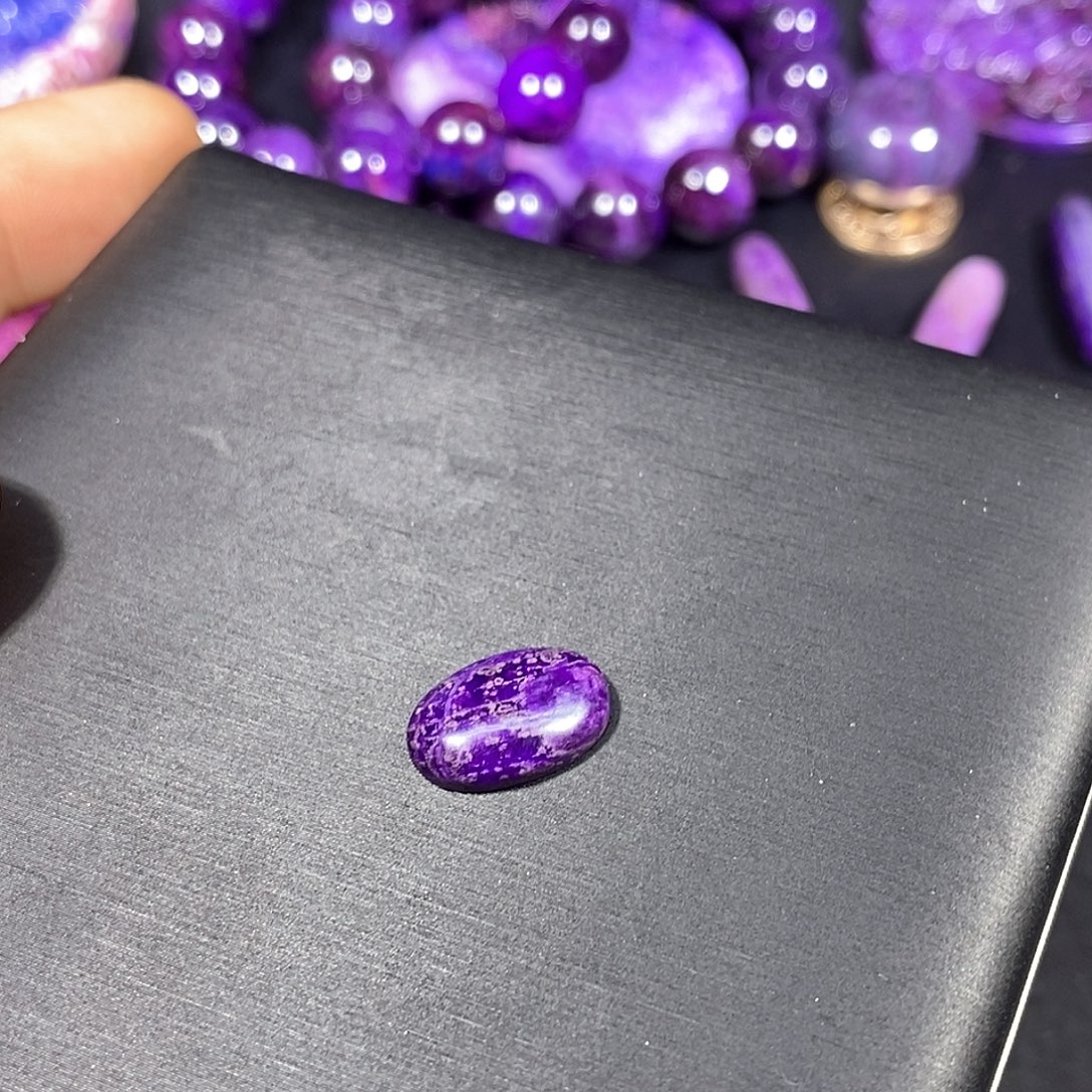 苏纪石（舒俱来）未镶嵌南非舒俱来满肉皇家紫蛋面