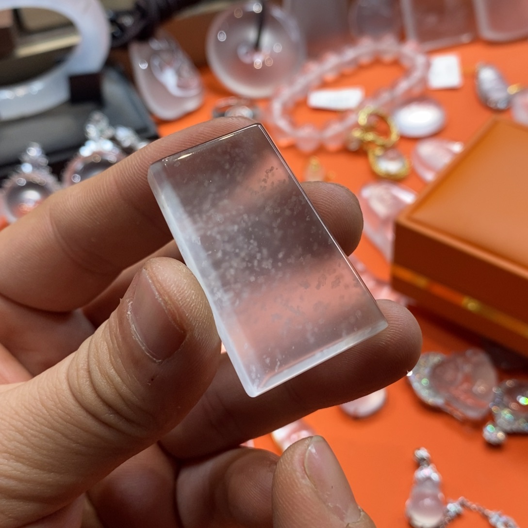 石英质玉吊坠未镶嵌江*