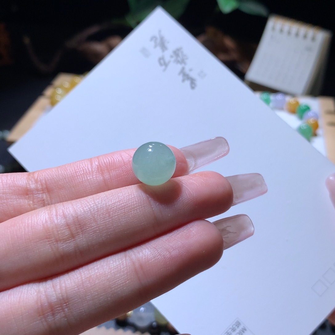 翡翠散珠七****12.2果绿珠珠