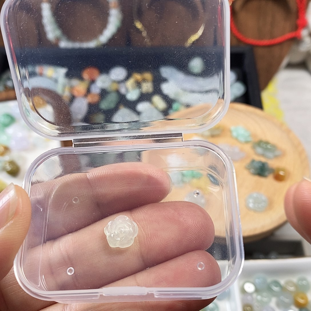 微***笑翡翠未镶嵌颈饰小滴溜