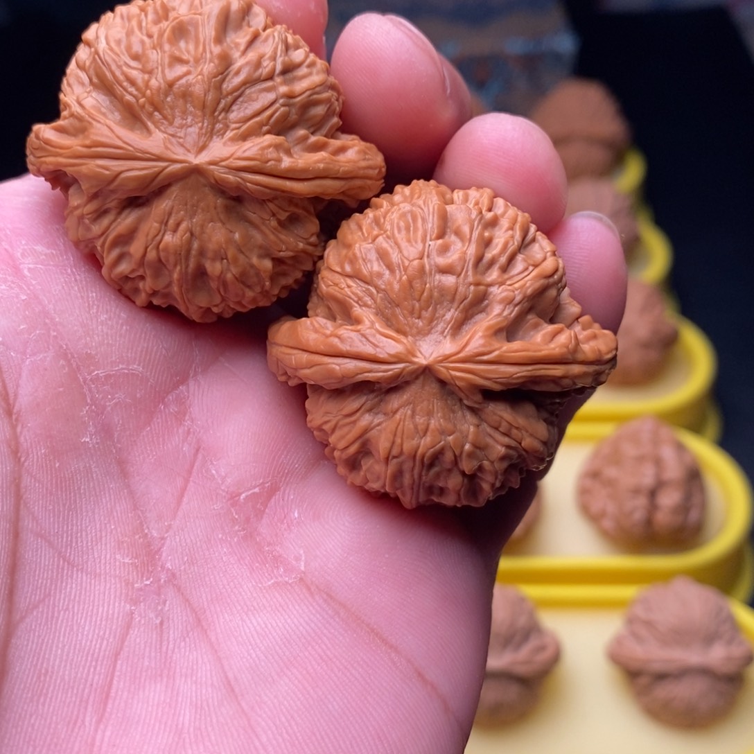 吊坠桃核白狮子尺寸42