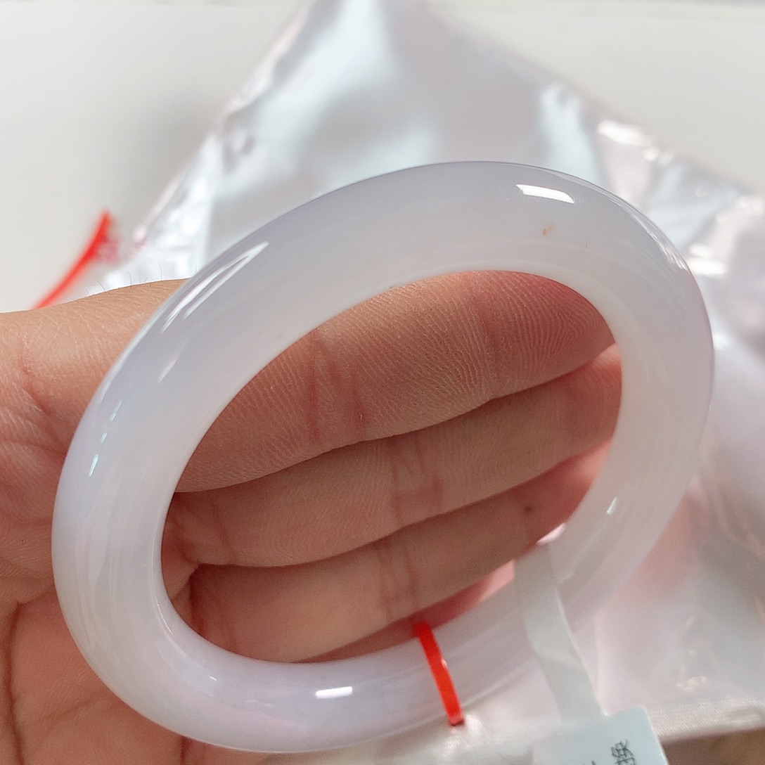 翡翠手镯未镶嵌①①⑧