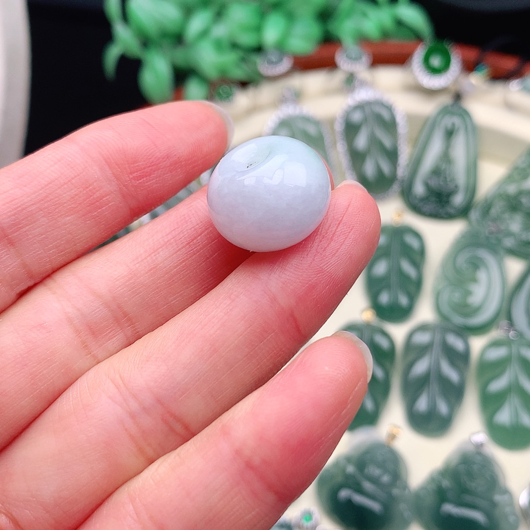 星***雨颈饰未镶嵌翡翠吊坠