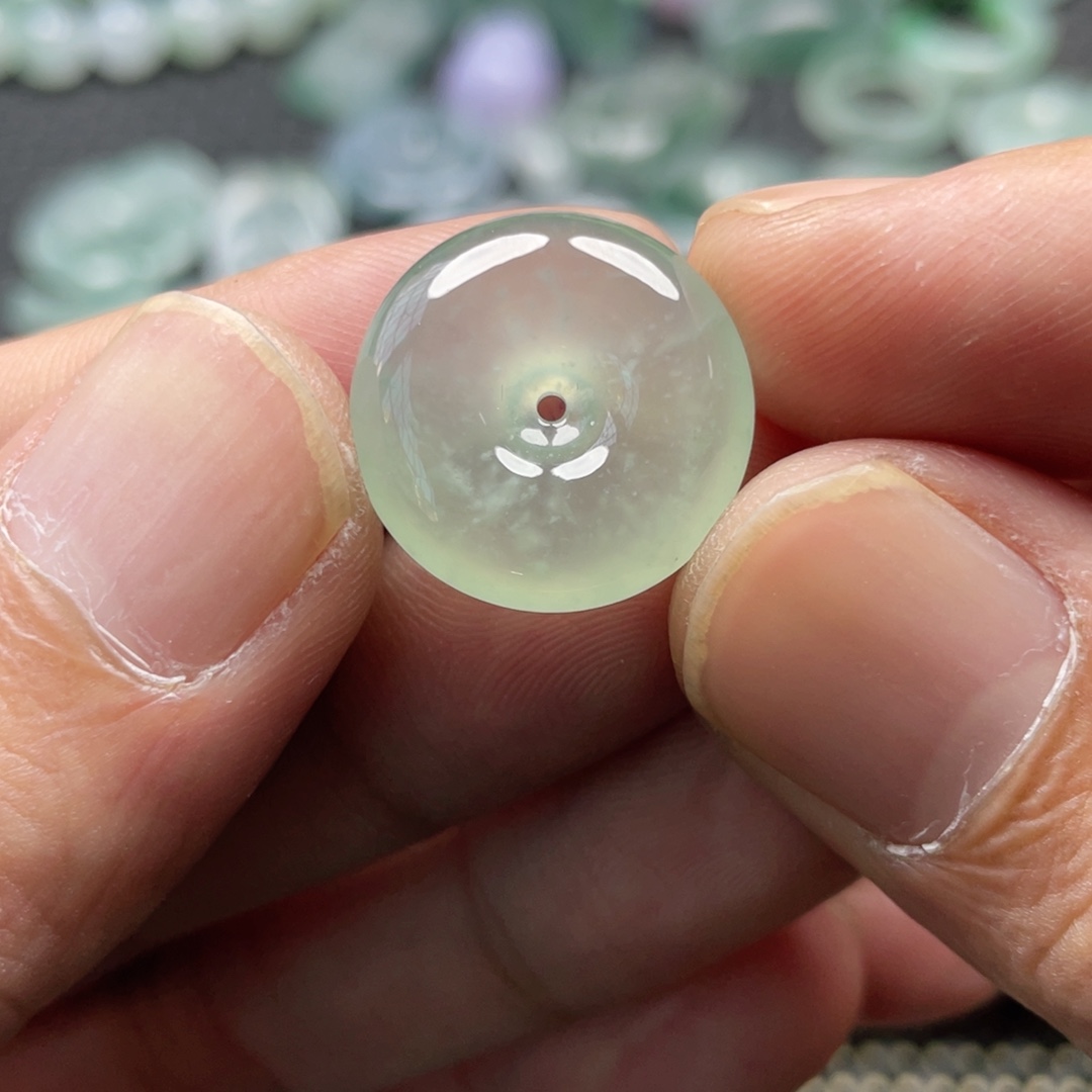 黄***糕翡翠未镶嵌颈饰翡翠