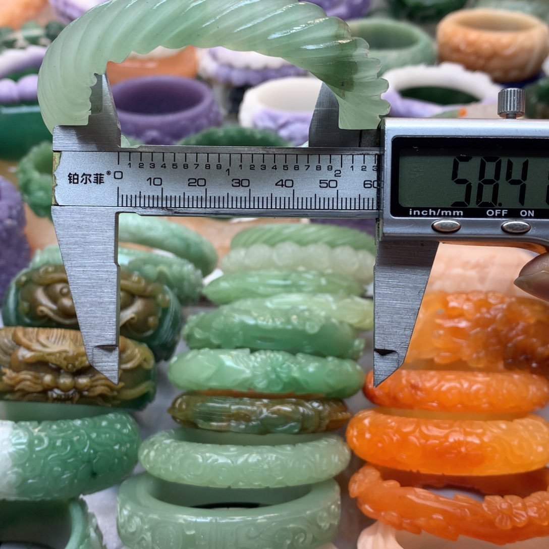 未镶嵌手镯石英质玉