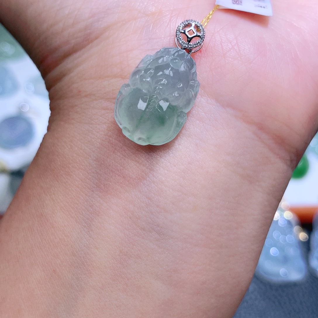 翡翠18K金镶嵌颈饰貔貅