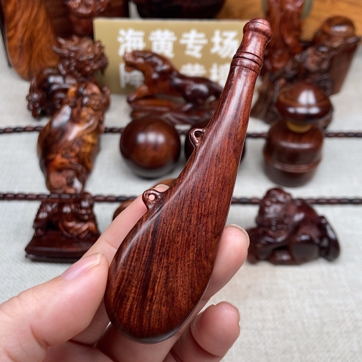 花梨木类端景台鼻烟壶