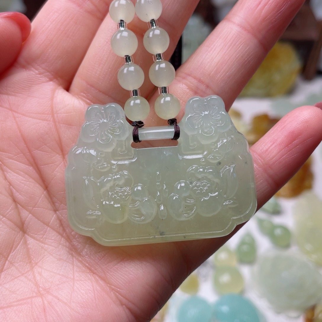 蛇纹石玉颈饰未镶嵌