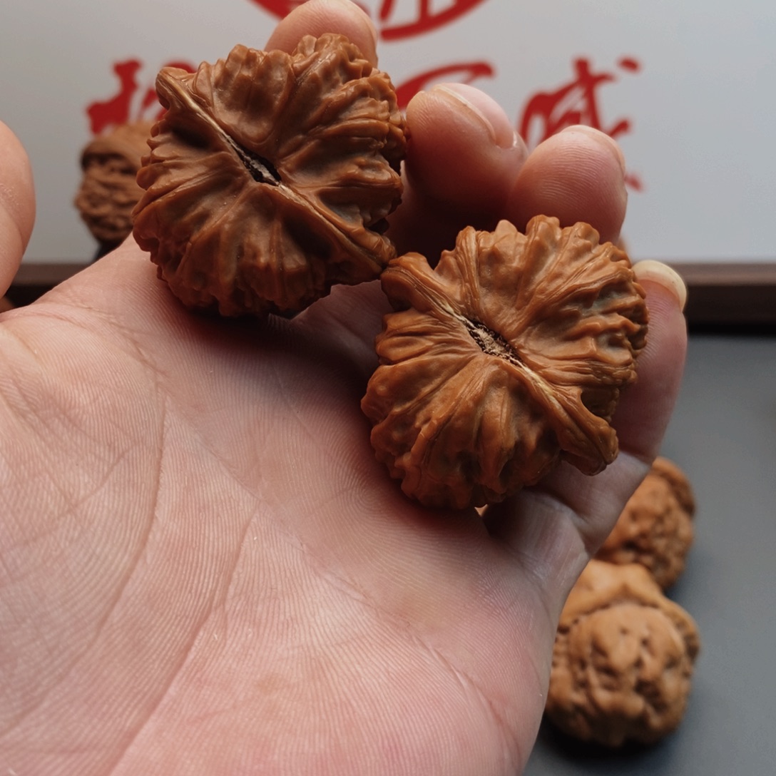 文玩核桃把件三角白39