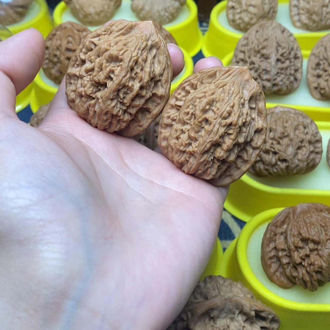 文玩核桃把件42虎头 微微修