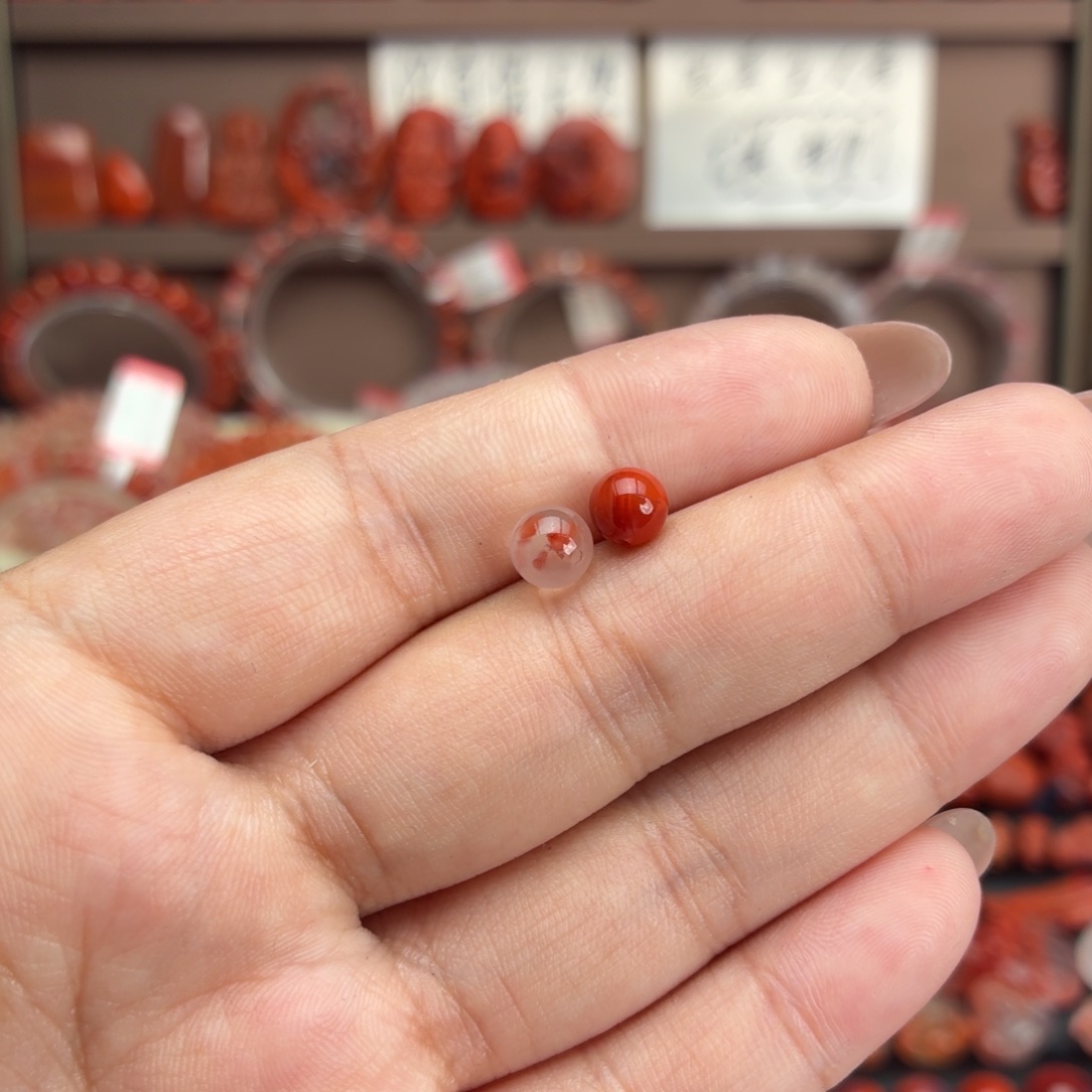 我***了南红玛瑙未镶嵌颈饰2个单珠