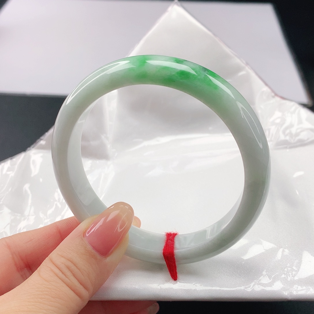 翡翠手镯未镶嵌翡翠068