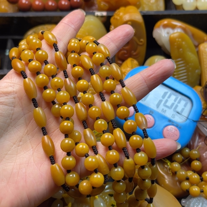 和***下石英质玉未镶嵌颈饰