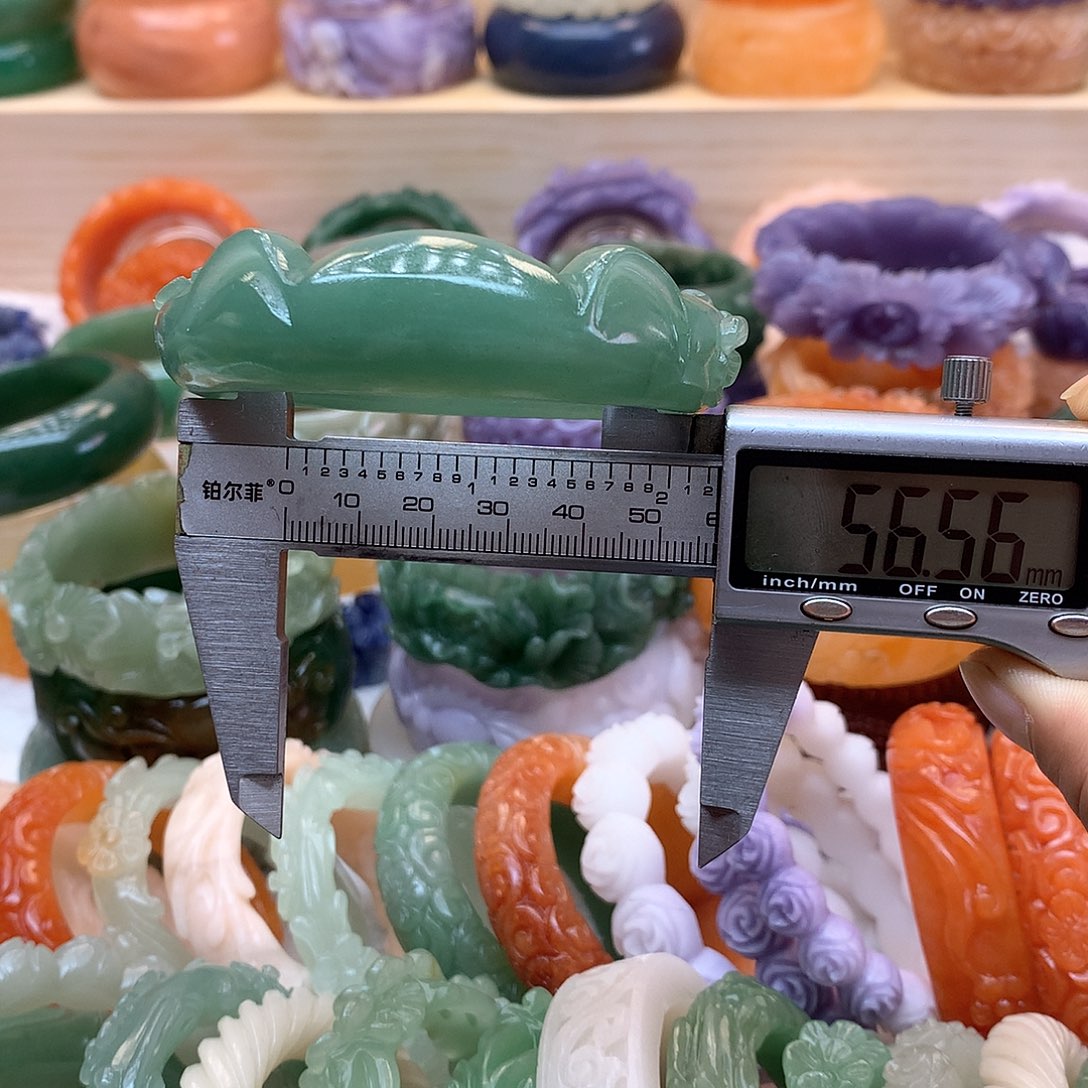 未镶嵌手镯石英质玉