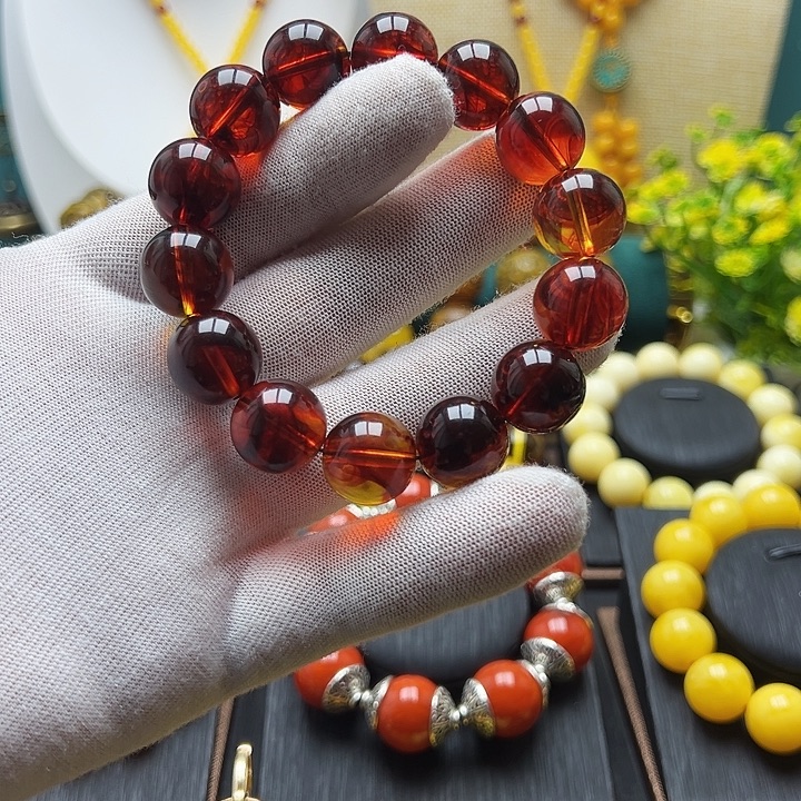 琥珀未镶嵌颈饰蜜蜡