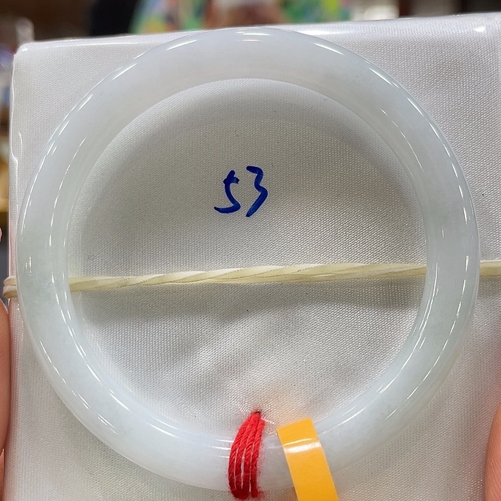 翡翠手镯未镶嵌翡翠