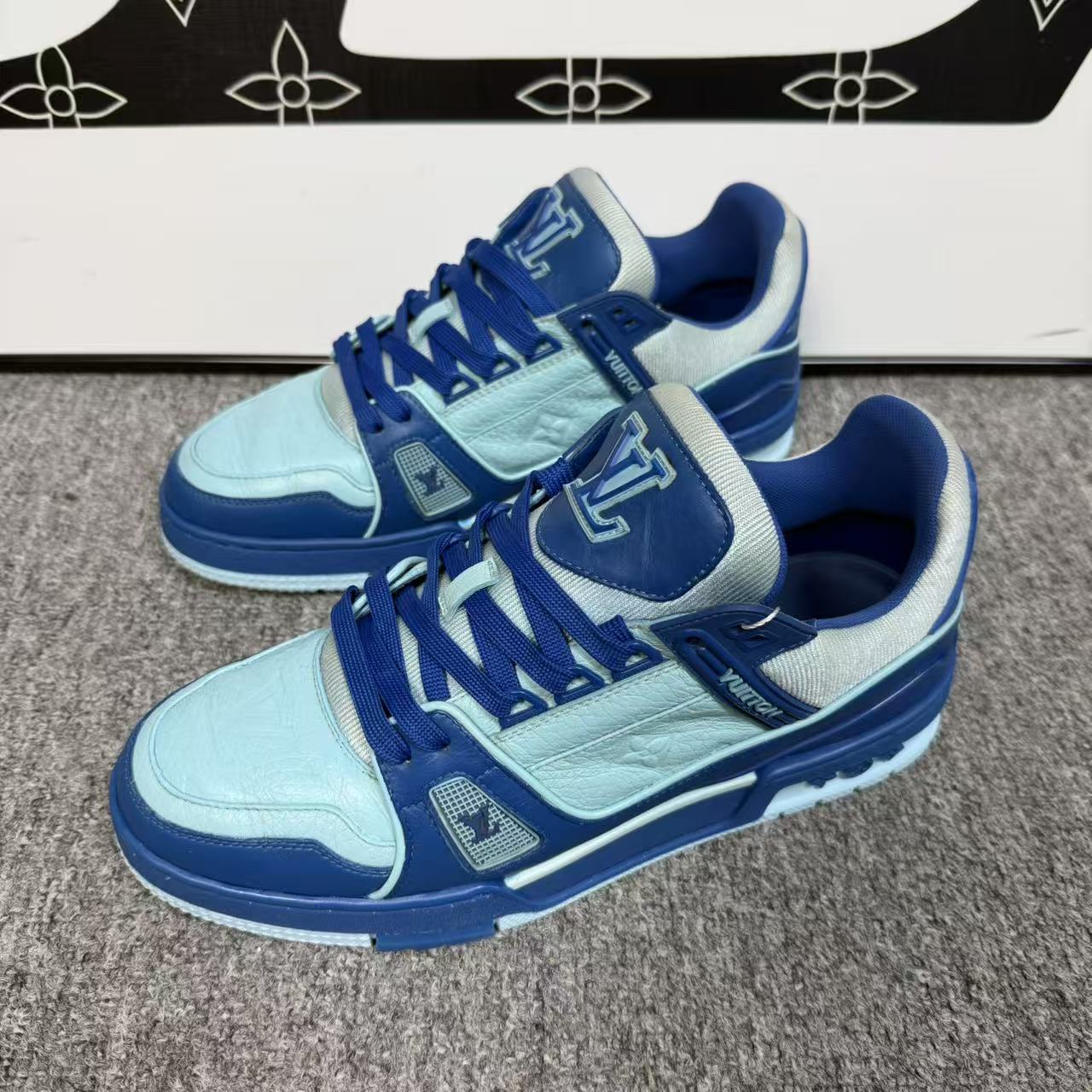 90新 LouisVuitton/路易威登 湖水蓝trainer板鞋41.5欧码 kke659
