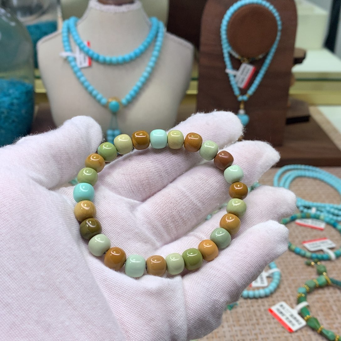 绿松石配饰未镶嵌见**齐