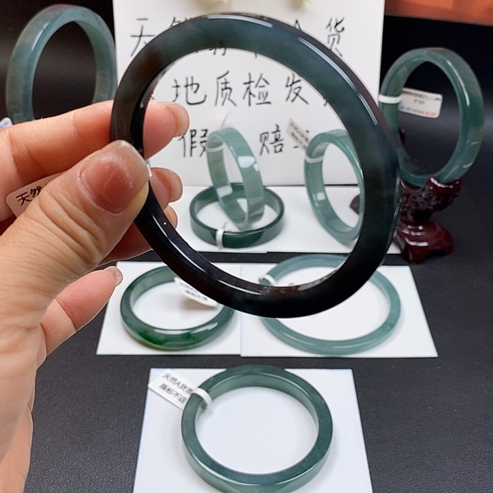 翡翠未镶嵌手镯怒****?58尺寸