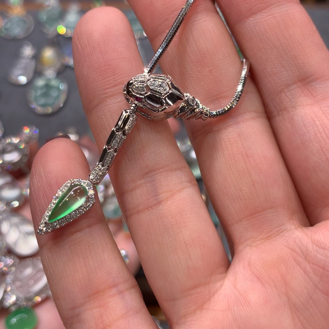 翡翠颈饰18K金镶嵌吊坠