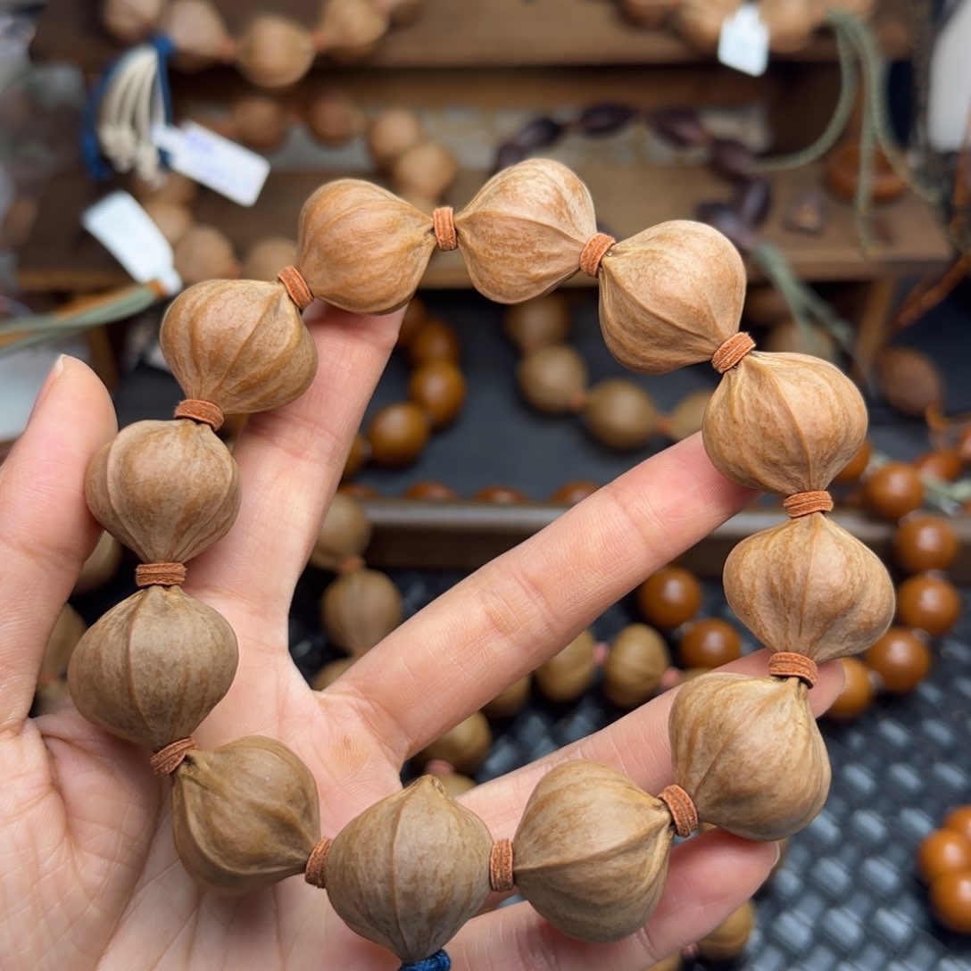 手串橄榄核07。2.35*2.4四花