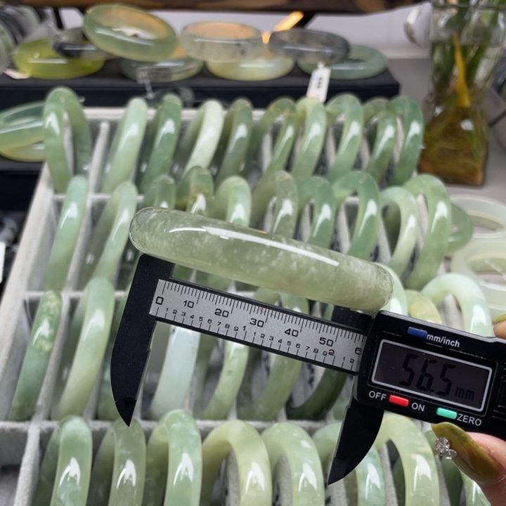 蛇纹石玉手镯未镶嵌320