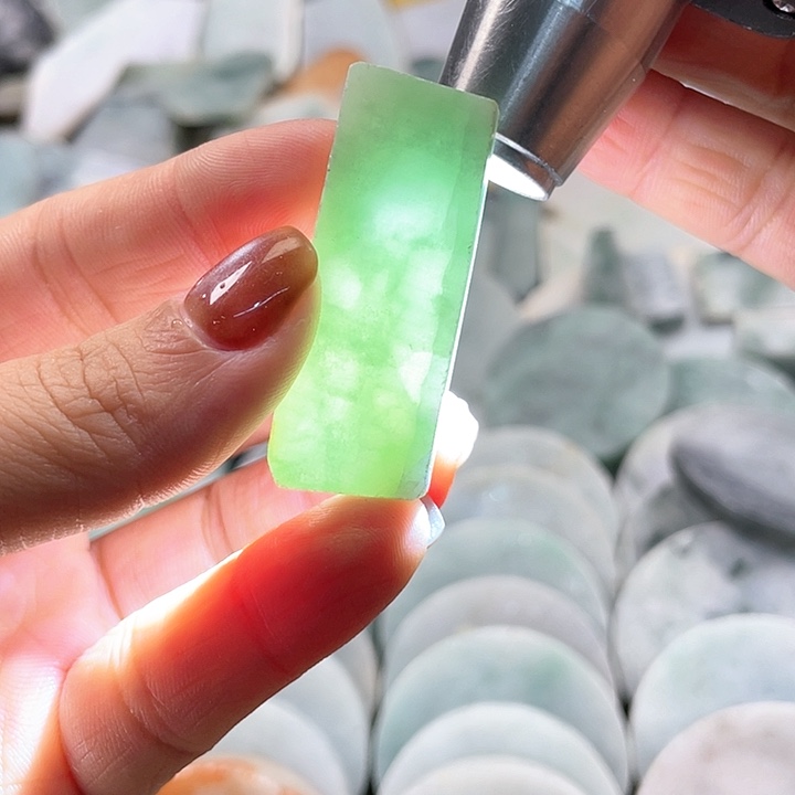 颈饰未镶嵌翡翠1