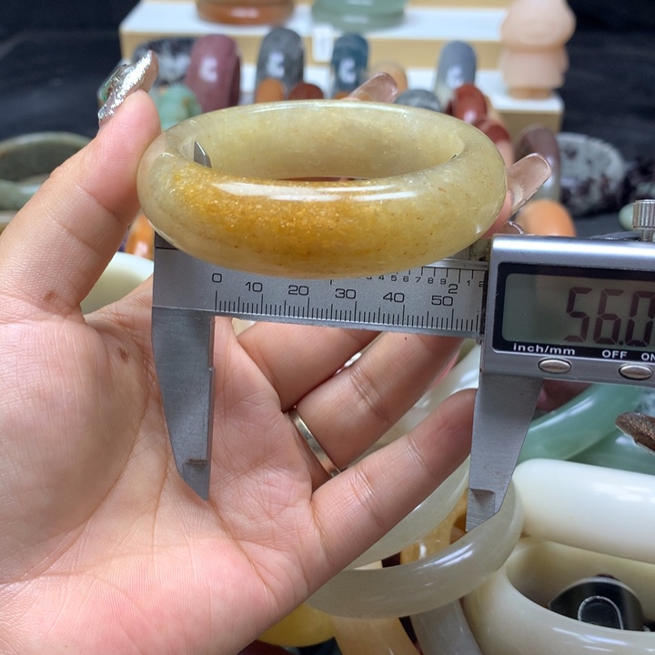 未镶嵌手镯石英质玉