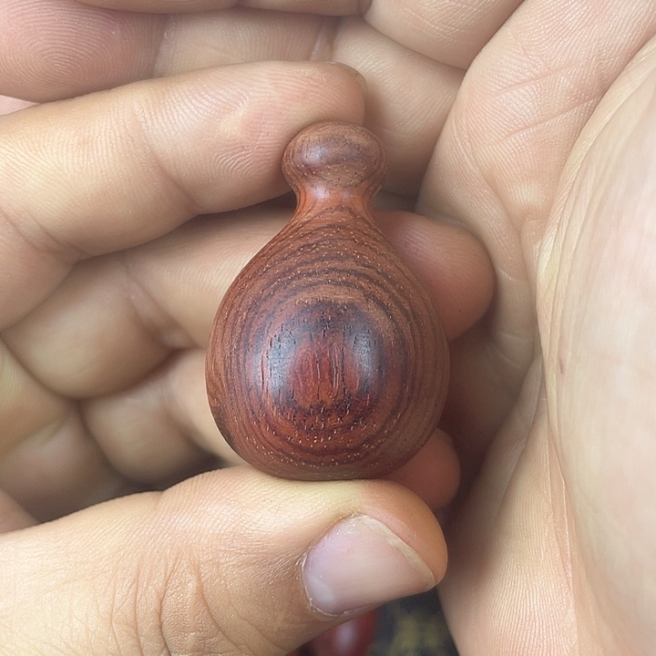 微凹黄檀（南美大红酸枝）