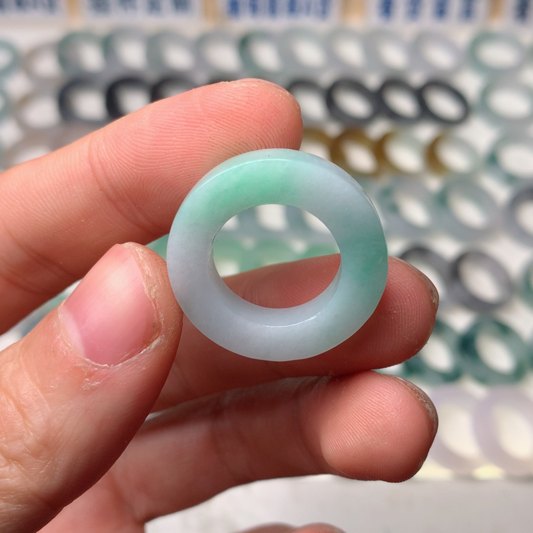定制翡翠未镶嵌翡翠戒指
