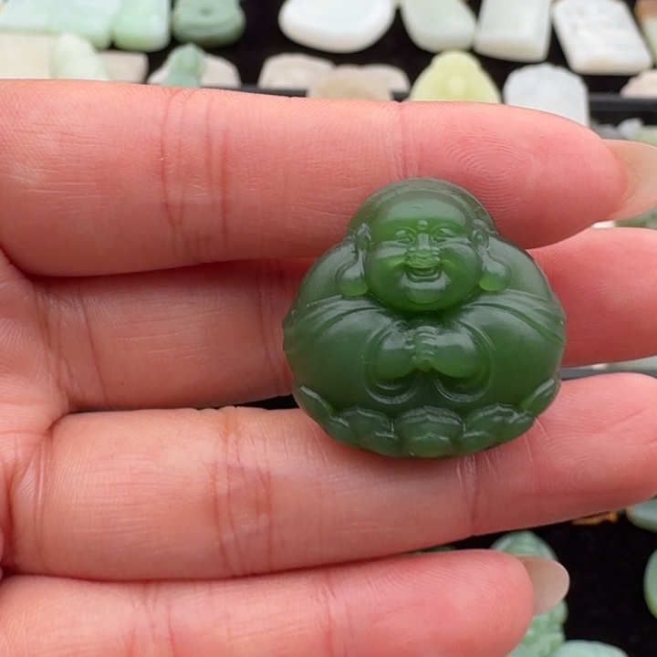 朱***珠和田玉未镶嵌颈饰荣浩