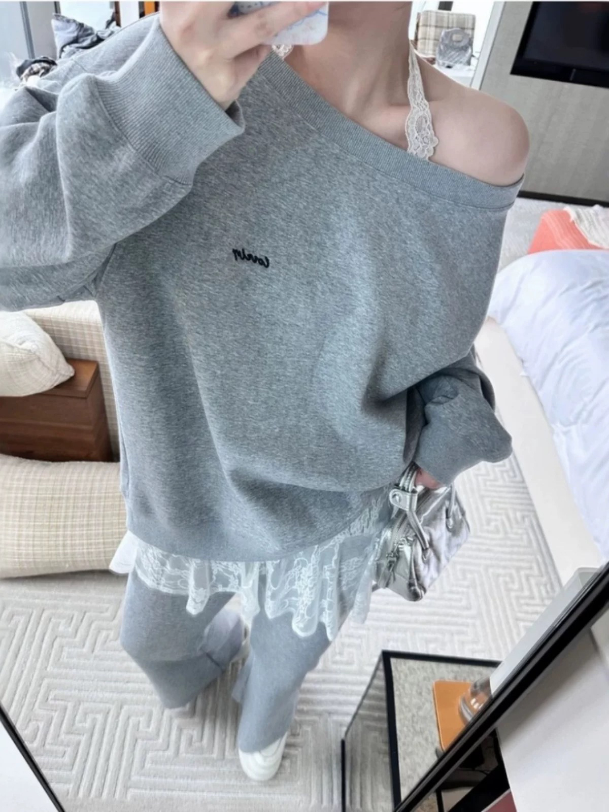 大码胖mm露肩长袖卫衣+蕾丝内搭裙+高腰抽绳休闲裤巨显瘦套装