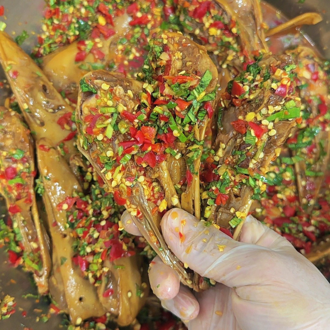 【巴两两】云南德宏傣族傣味柠檬酸辣鸭头鸭爪鸭掌休闲零食小吃
