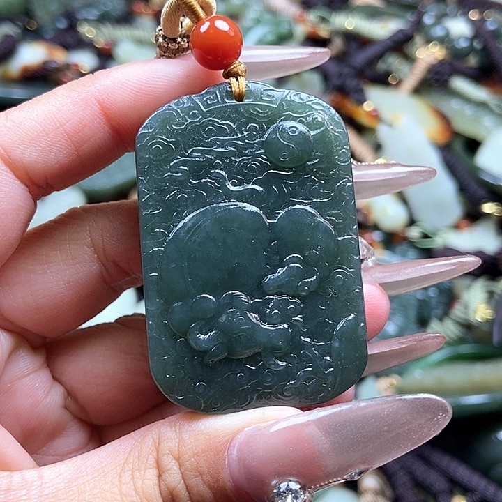 和田玉颈饰足铂镶嵌双面