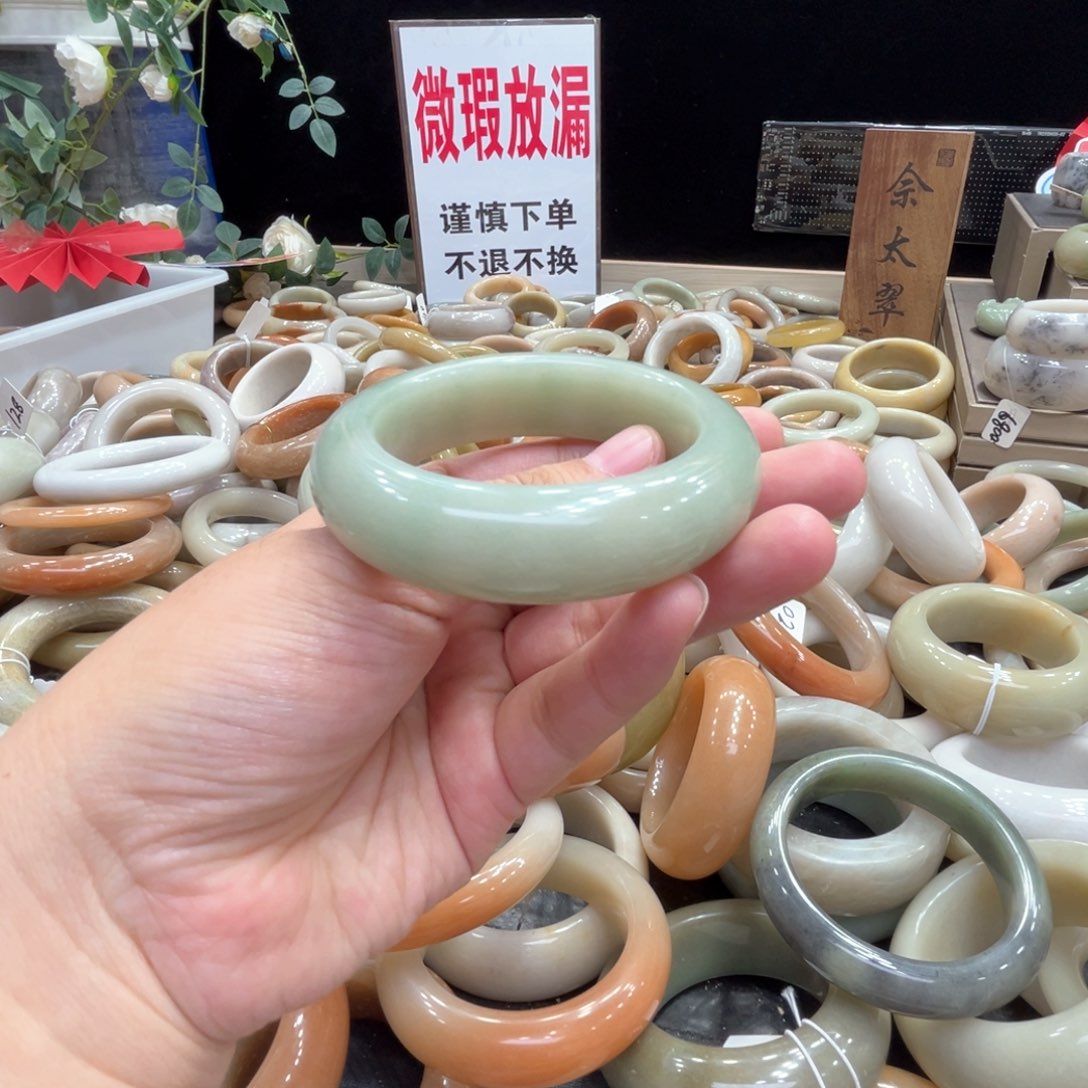 石英质玉手镯（圆镯）未镶嵌