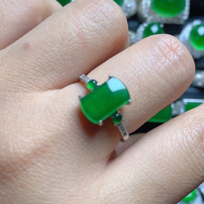 【闪购商品】翡翠挂件银S925镶嵌马鞍女戒