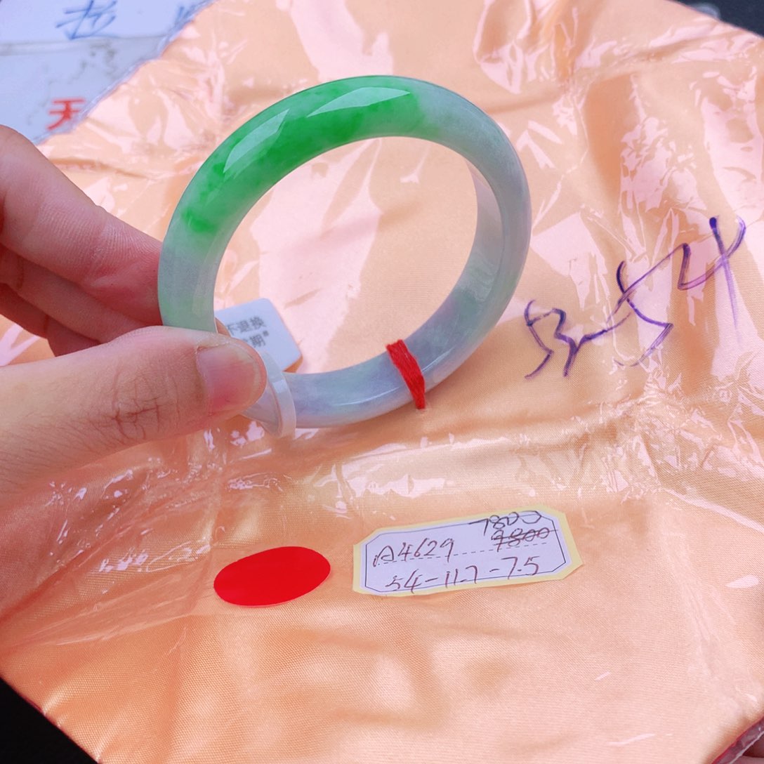 翡翠手镯未镶嵌翡翠