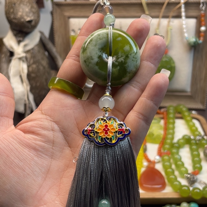 蛇纹石玉吊坠未镶嵌