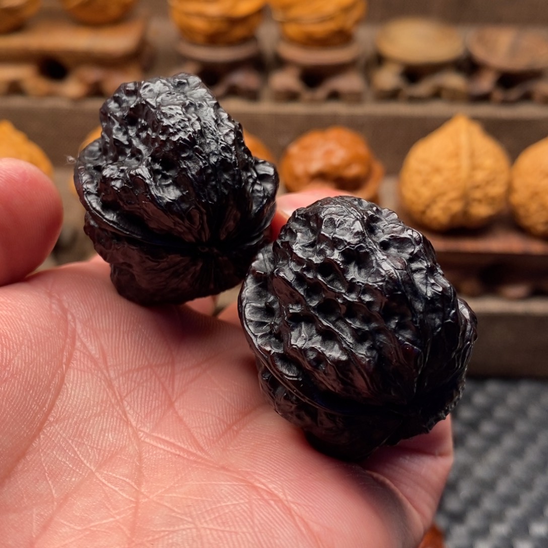 嗯***呐文玩核桃把件铁核桃