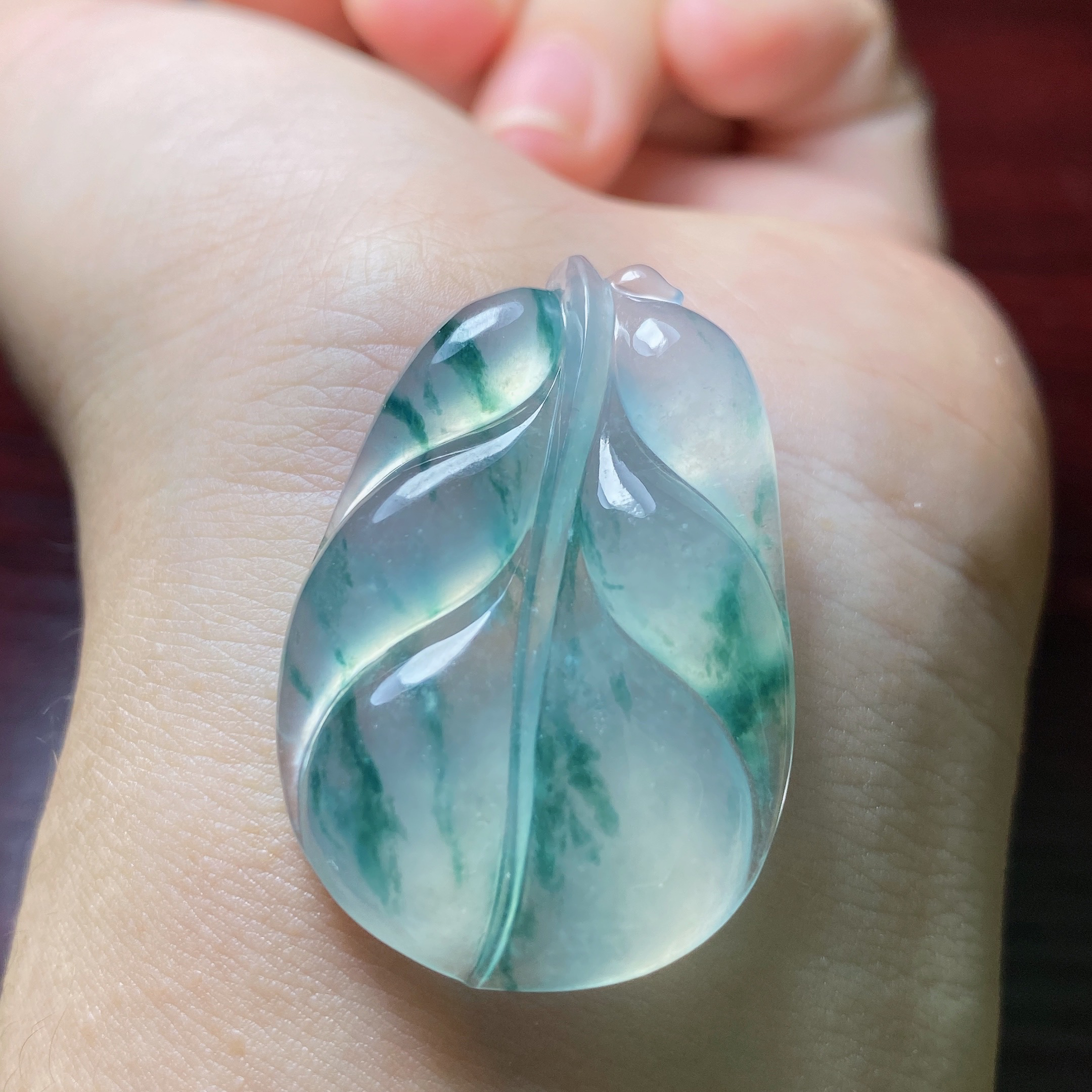 缅甸天然翡翠A货老种飘花灵动叶子高品质挂坠36.1*24.7*5.6mm
