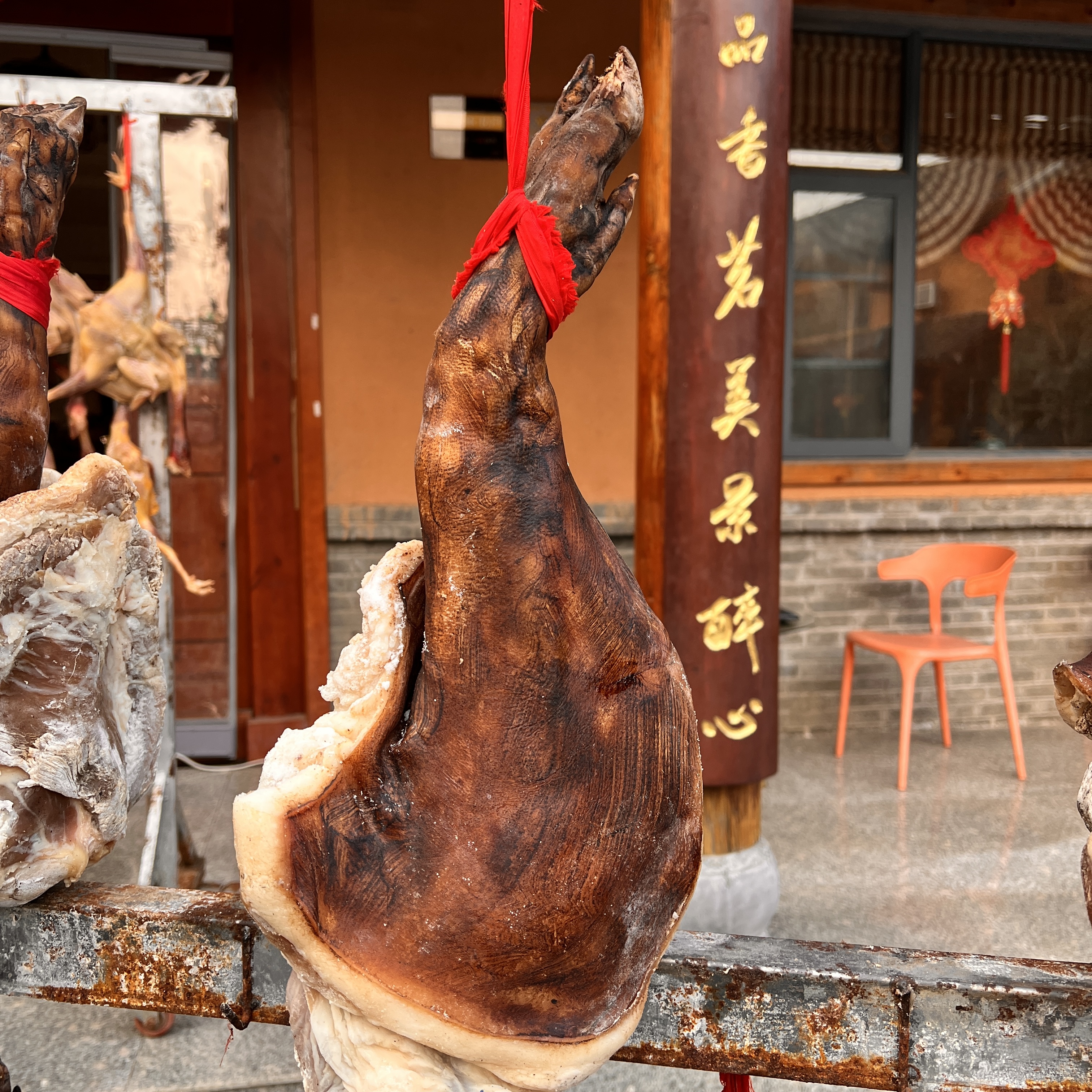 五山堰河老乡家自制腊蹄膀自然风干