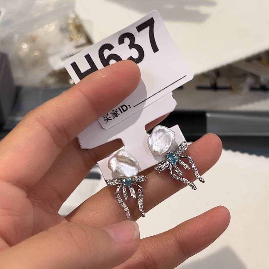 淡水珍珠合金耳饰