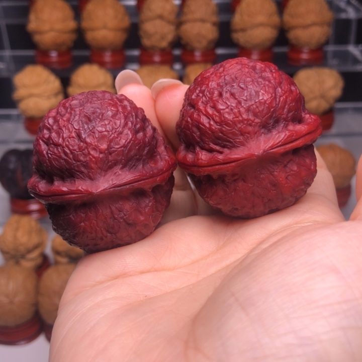 文玩核桃吊坠46团凤绣球