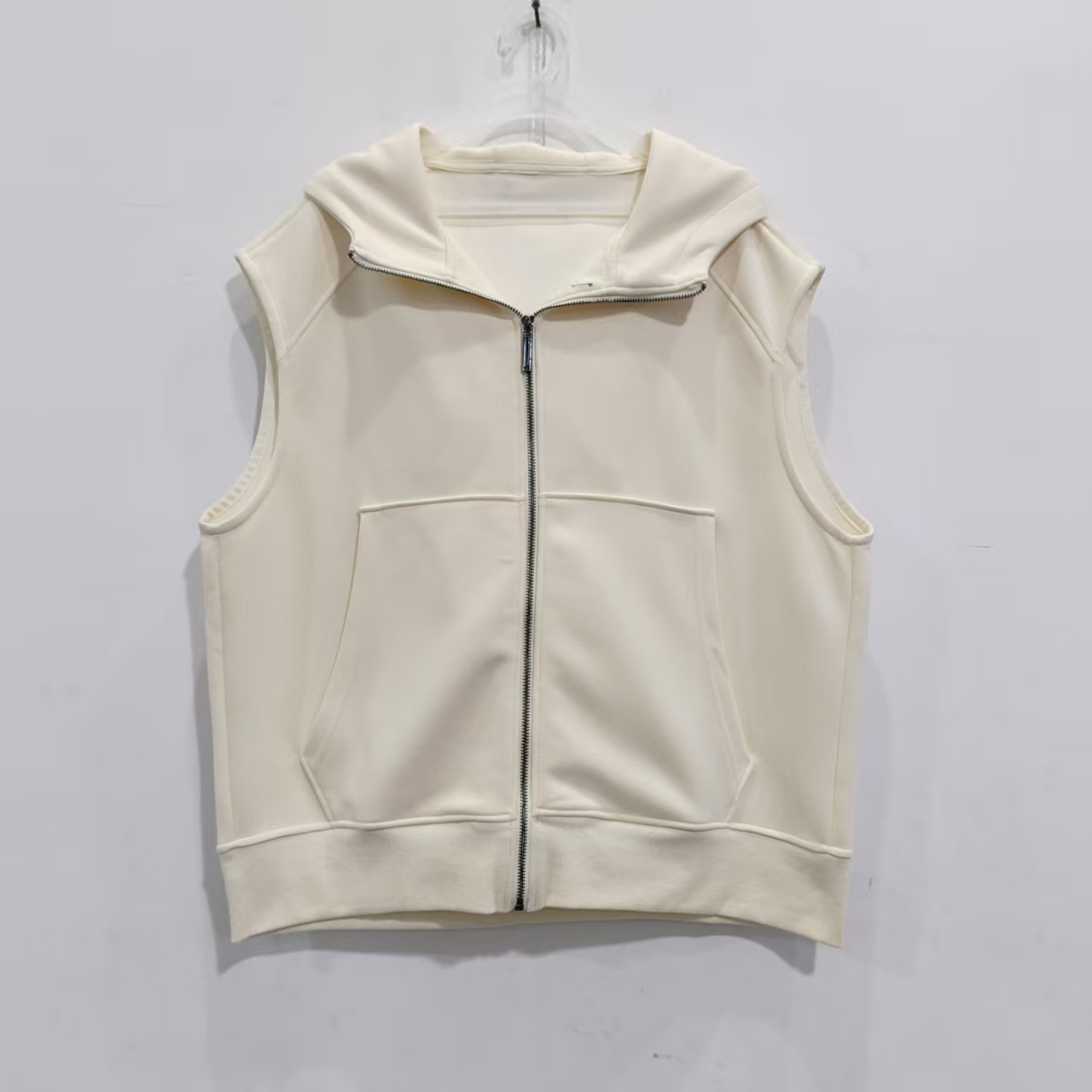 611款  米白色时尚休闲连帽马甲