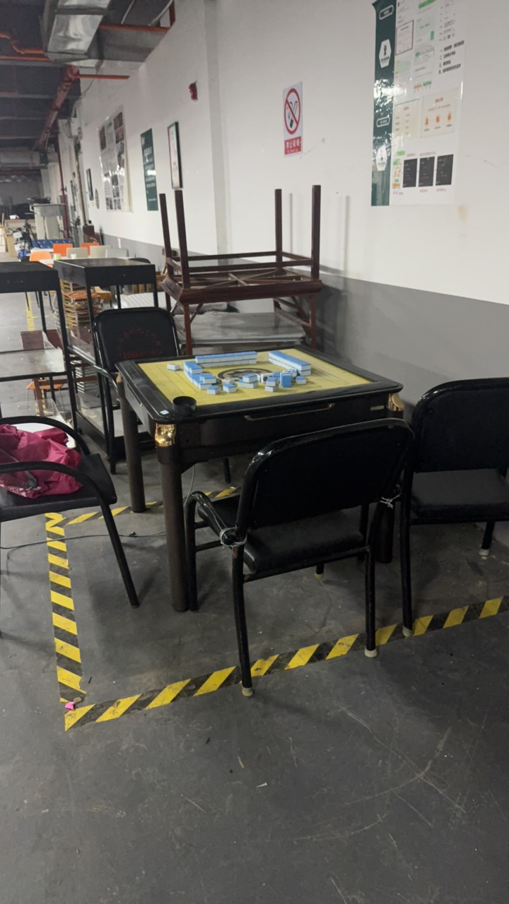 娱乐桌子（带四椅子）